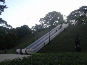Escaleras mecánicas en un parque de Singapur.